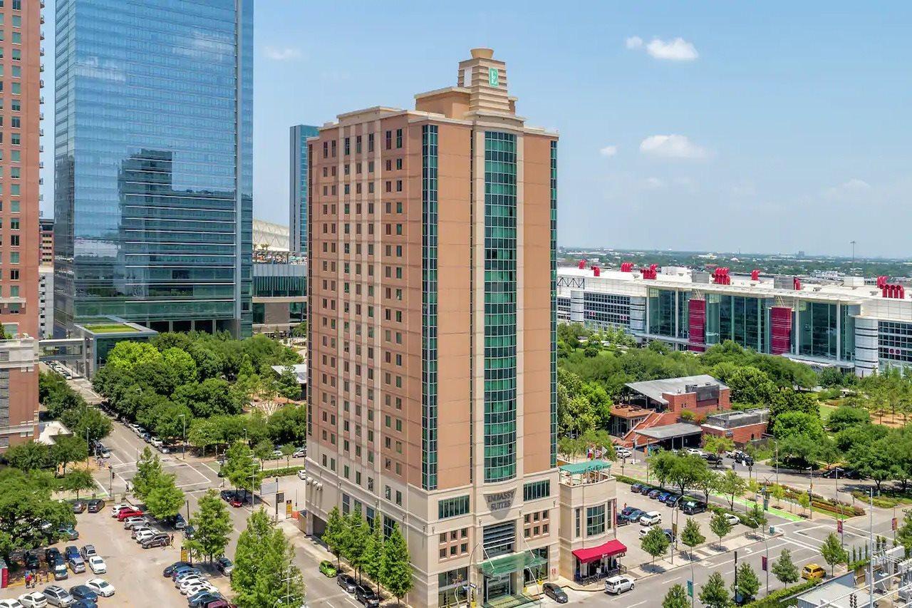 Embassy Suites Houston - Downtown Bagian luar foto