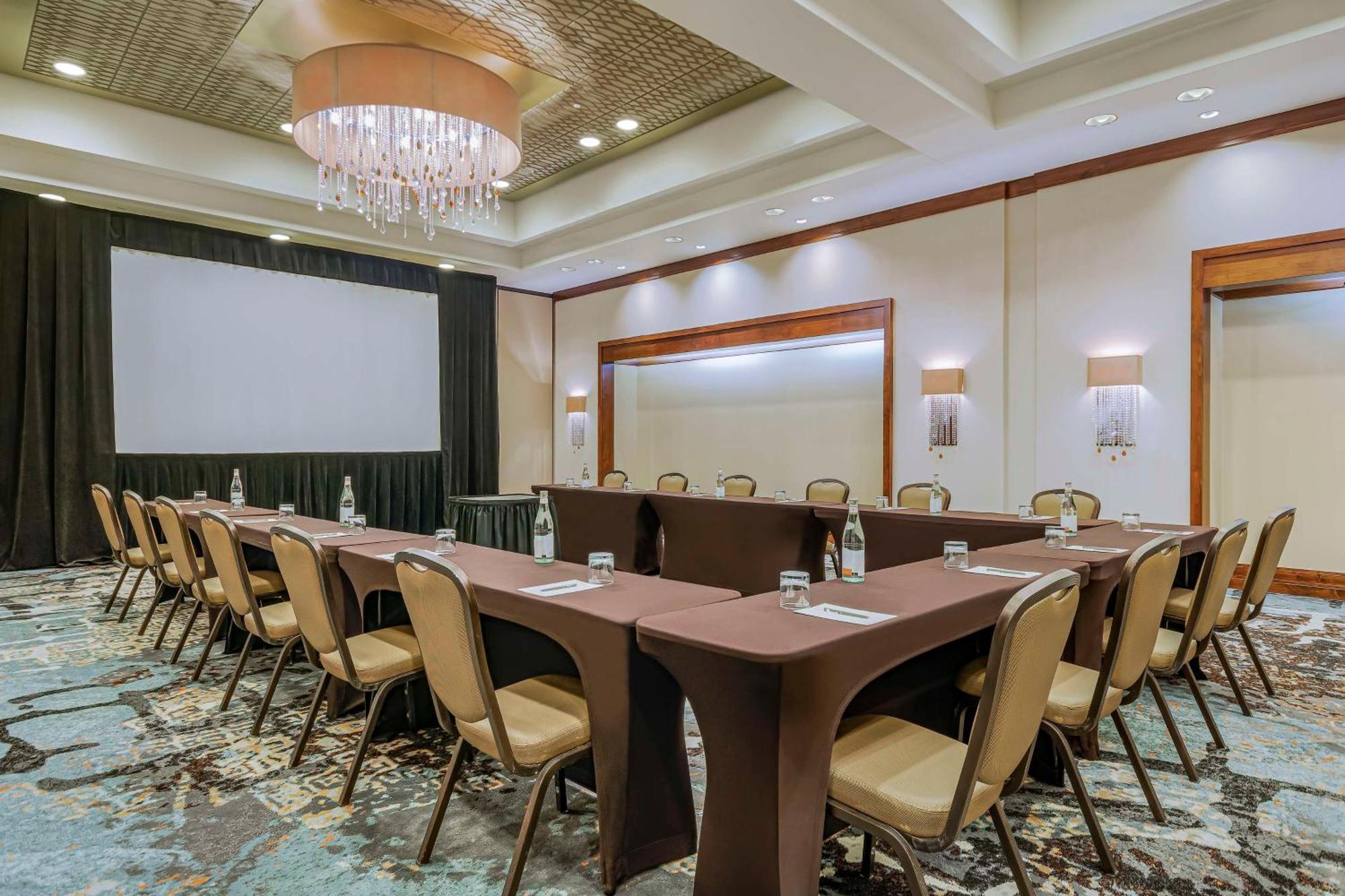 Embassy Suites Houston - Downtown Bagian luar foto