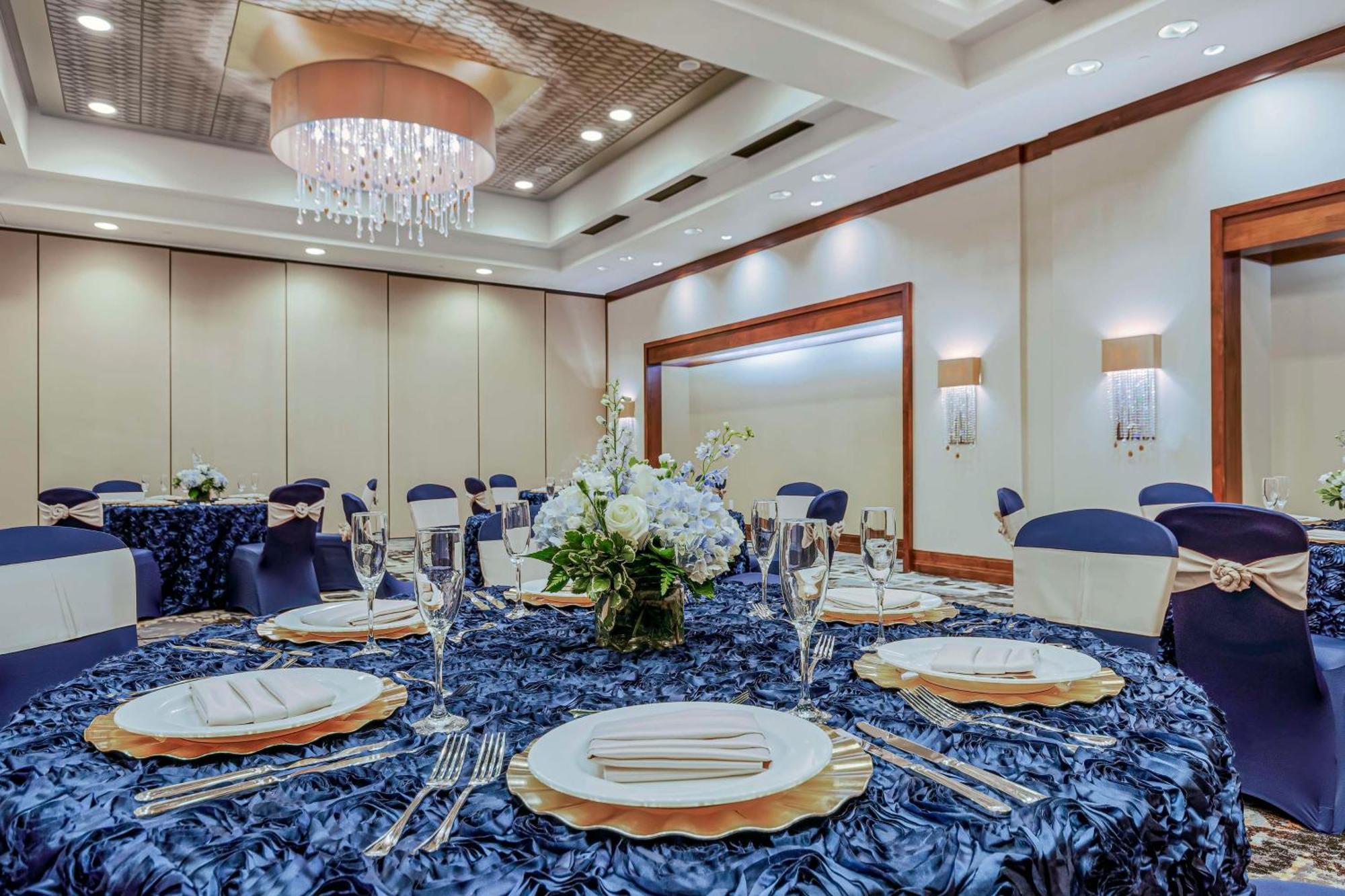 Embassy Suites Houston - Downtown Bagian luar foto