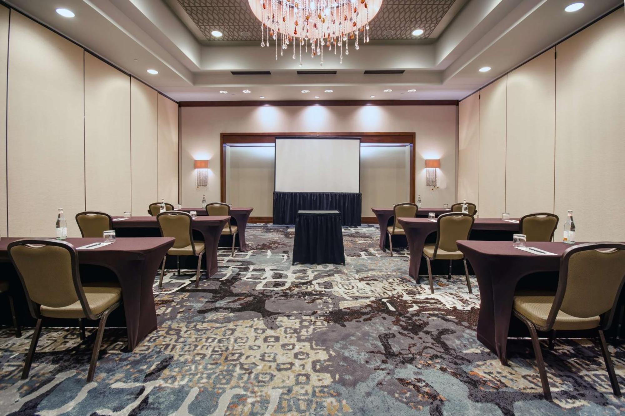 Embassy Suites Houston - Downtown Bagian luar foto