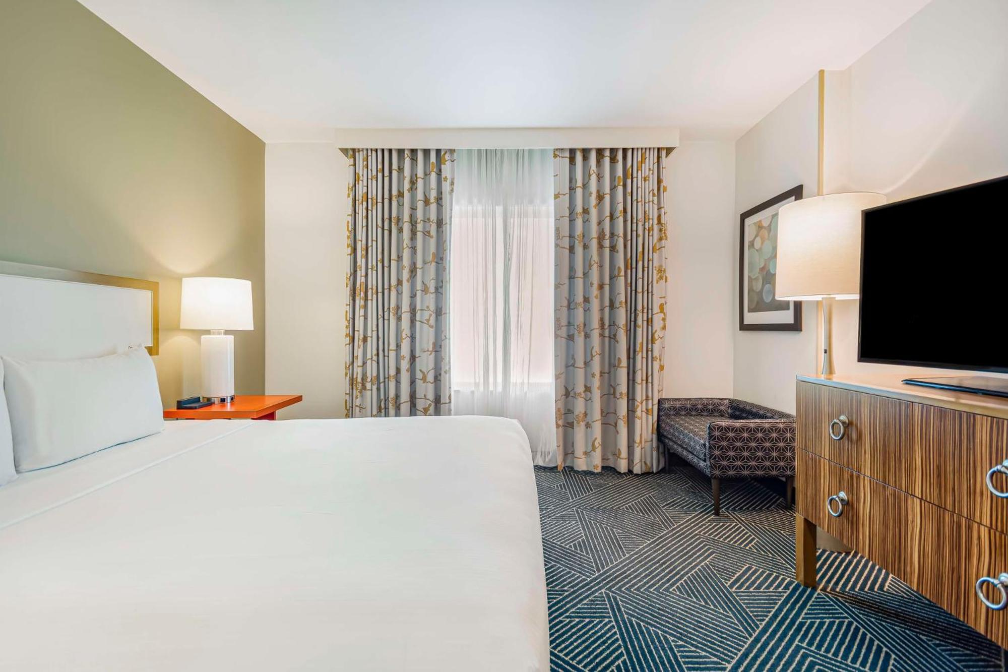 Embassy Suites Houston - Downtown Bagian luar foto