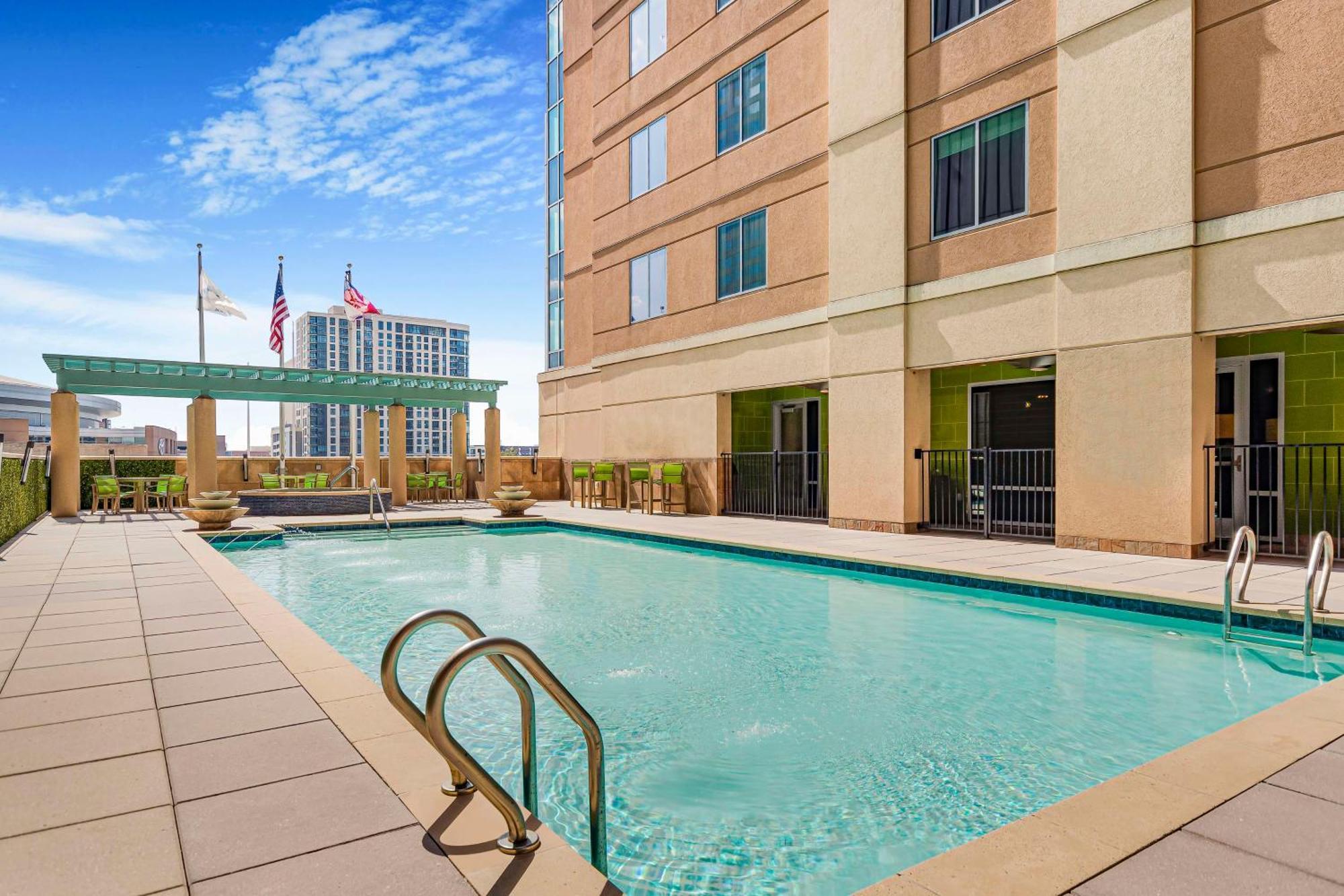 Embassy Suites Houston - Downtown Bagian luar foto